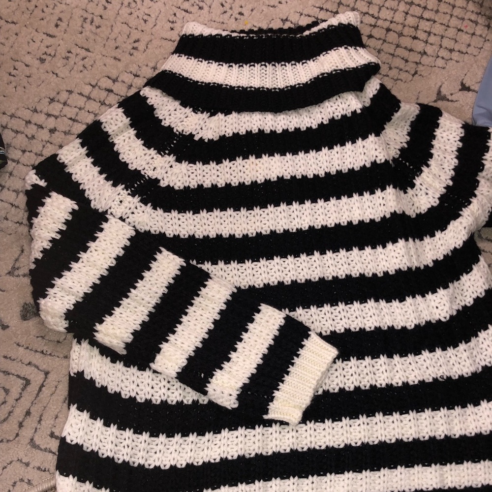 Black and White stripped pull over sweater SIZE XL